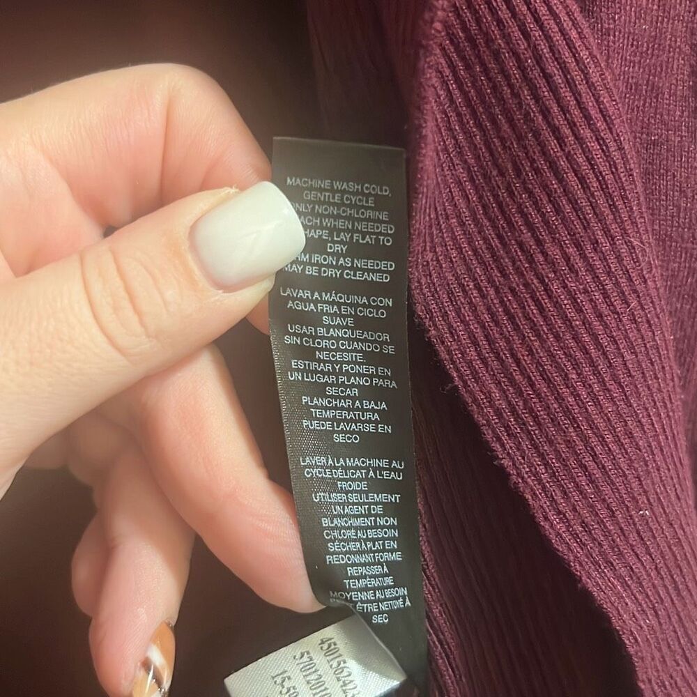 ✨White House Black Market Maroon Sz Small Cardi Sweater✨ - Picture 7 of 7